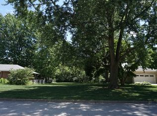 5 Montclair Rd, Urbana, IL 61801