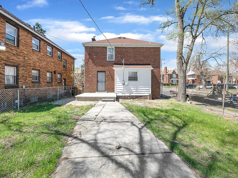 17214 Kentucky St — Photo 4