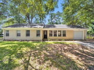 902 Lincoln Dr, Longview, TX 75604