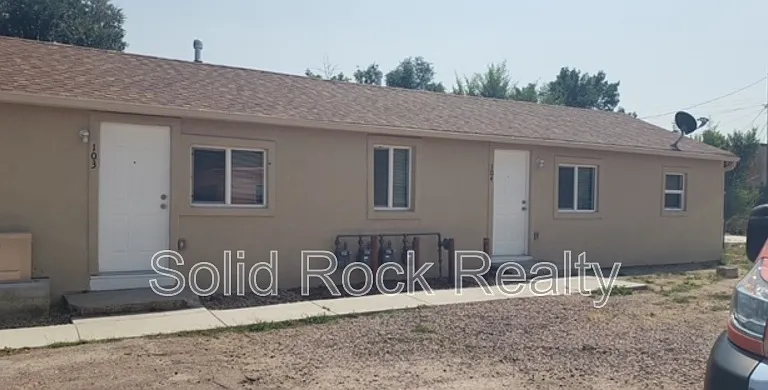 2413 E Saint Vrain St #101 — Photo 12