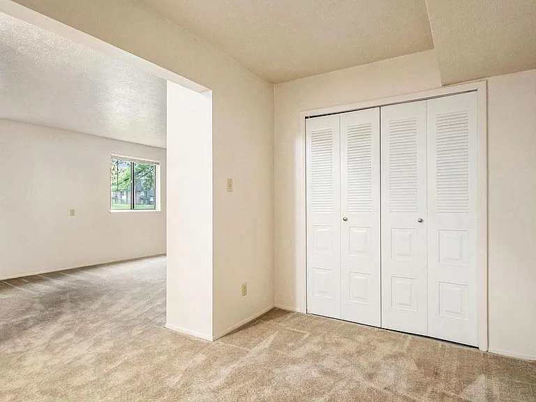Hickory Village Apartments — Photo 25