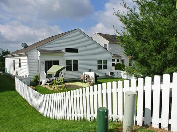 4th image of 1560 Grove Hill Dr