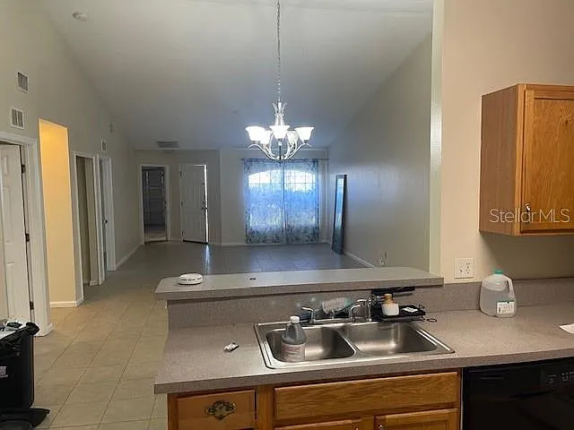 3 bed, 2.0 bath, 1291 sqft, $1,600 — Photo 2
