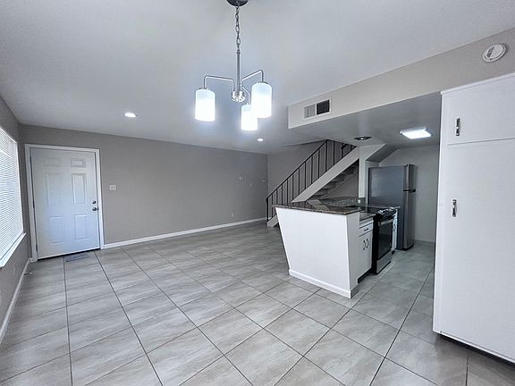4th image of 790 Carro Dr APT 2