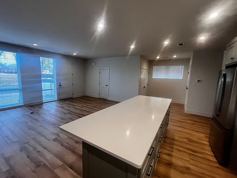 712 N Magnolia St #B — Photo 8