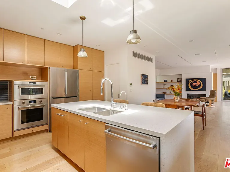 1407 Oak St — Photo 13