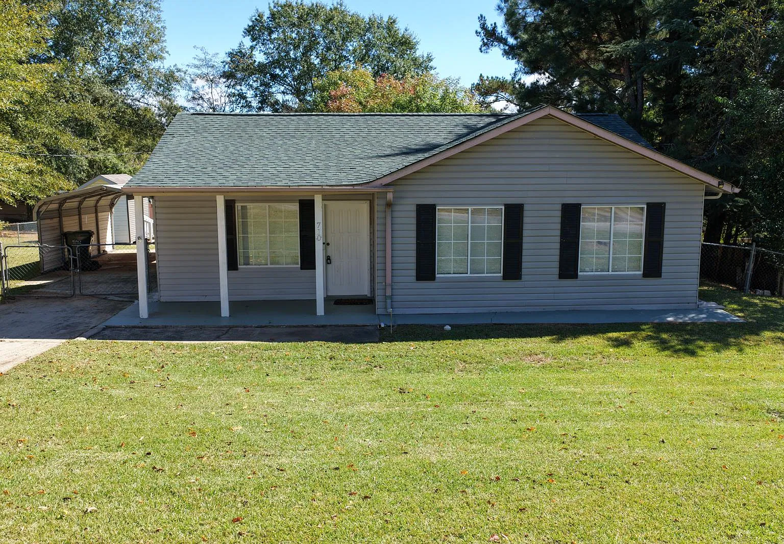3 bed, 1005 sqft, $2,000 — Photo 3