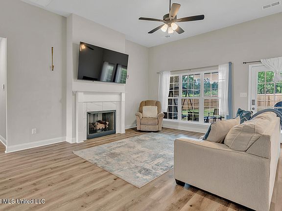 5th image of 963 Buttermilk Dr
