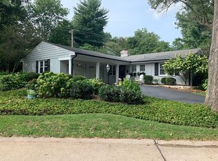 907 Warson Woods Dr, Saint Louis, MO 63122