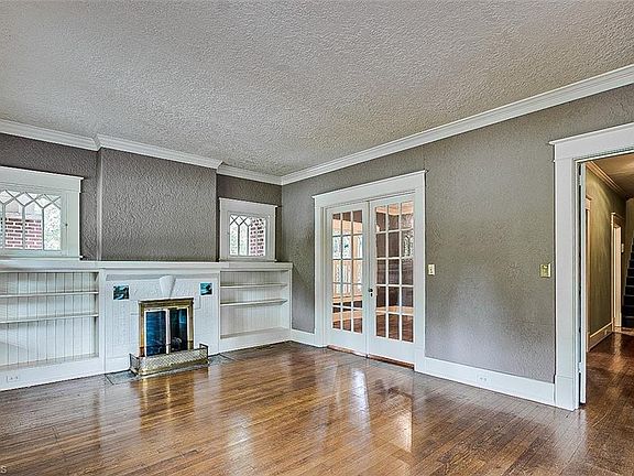 3rd image of 607 S Park St