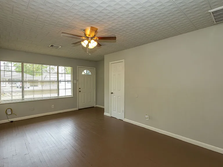 4710 El Paso St — Photo 11
