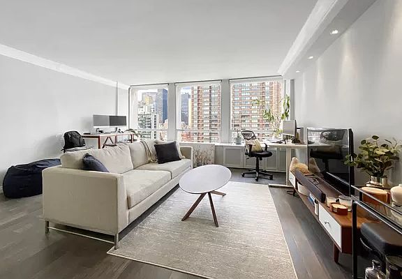 3rd image of 300 E 33rd St APT 19K