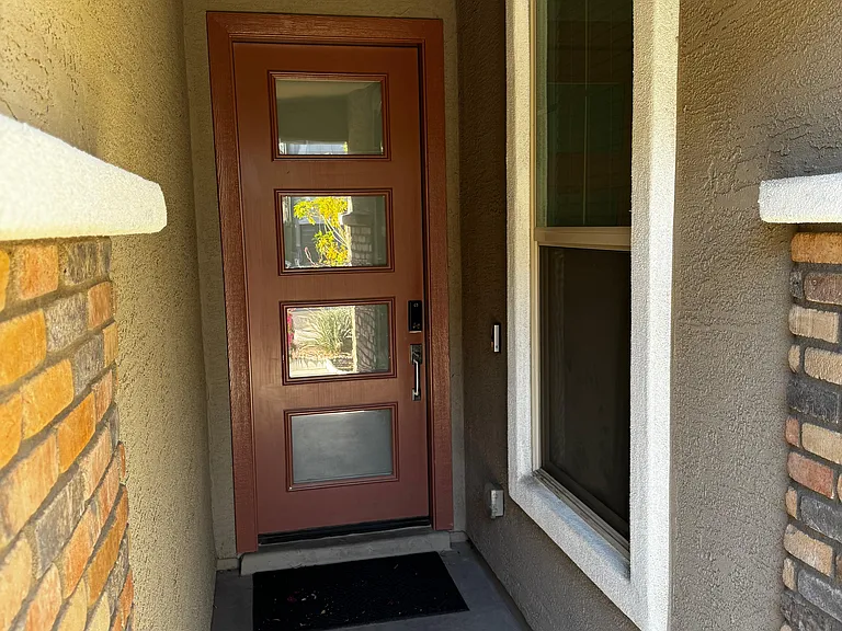 648 W Winchester Dr — Photo 2