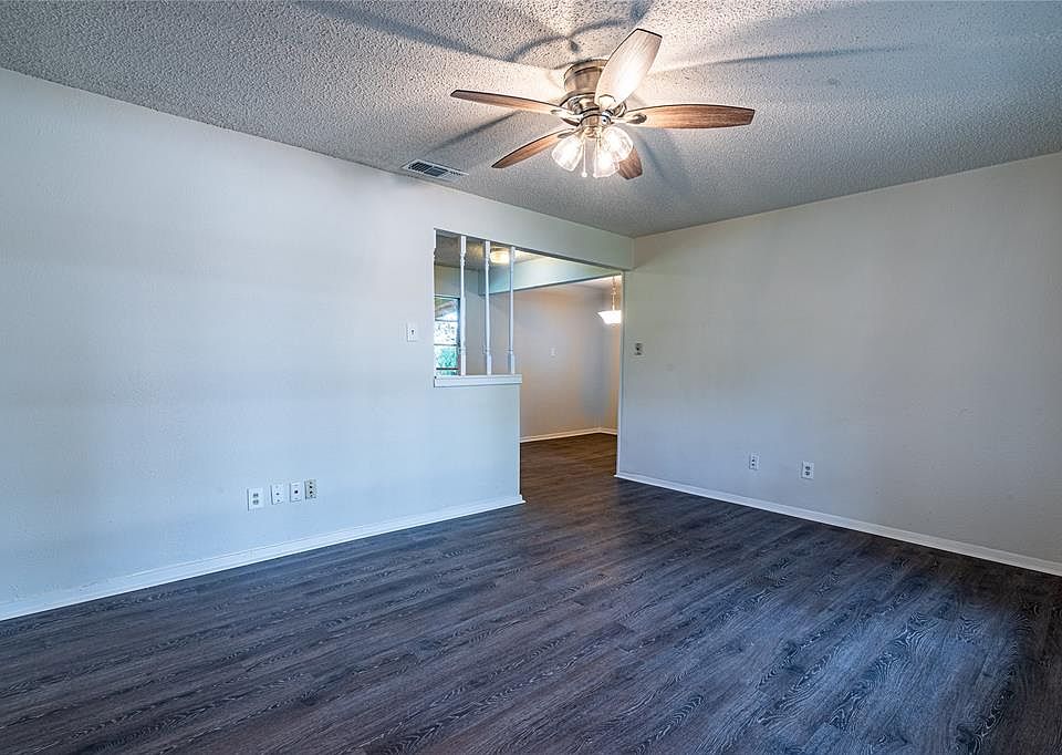1st image of 1020 W Grubb Dr