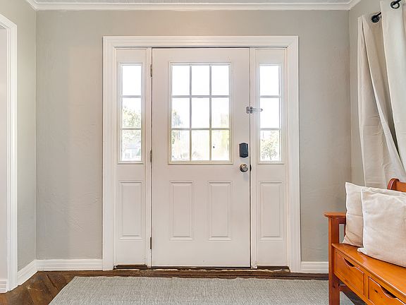 2nd image of 4901 Lovell Ave