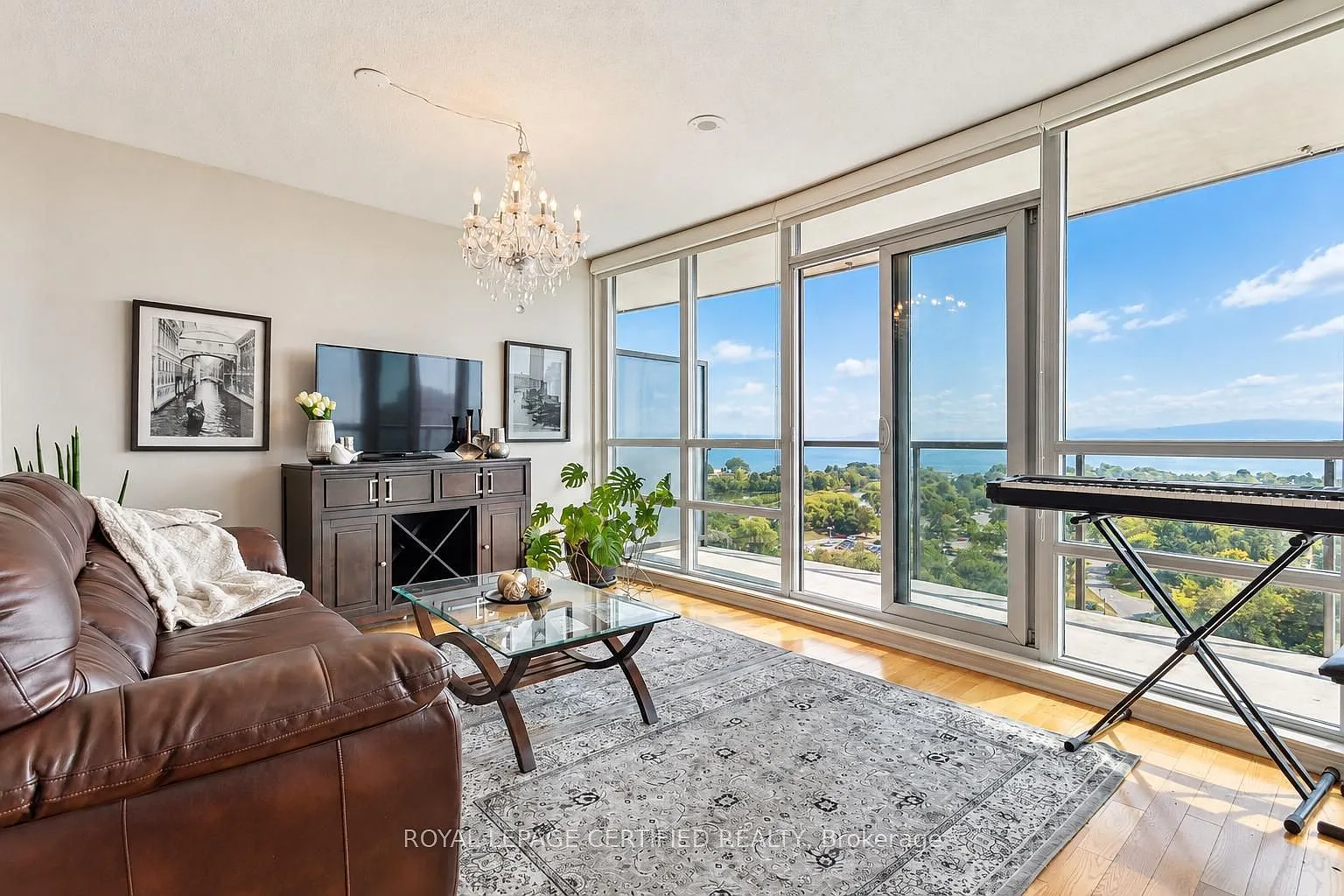2 bed, $2,800 — Photo 1