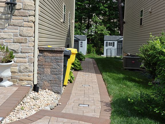 Sideway entry to apartment
