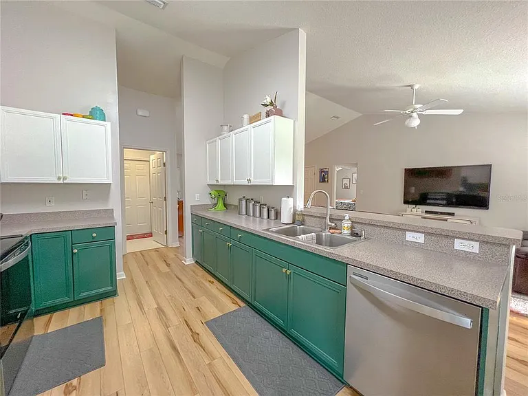 6725 SW 83rd Ter — Photo 5