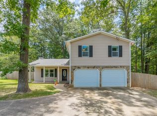 1054 Camp Creek Dr, Lilburn, GA 30047