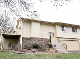 981 Pontiac Ln, Chanhassen, MN 55317