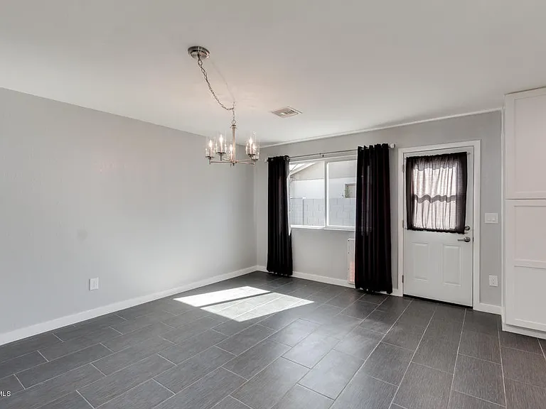 1115 W Barrow Dr — Photo 14