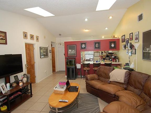 3rd image of 907 Andrews Ave NW