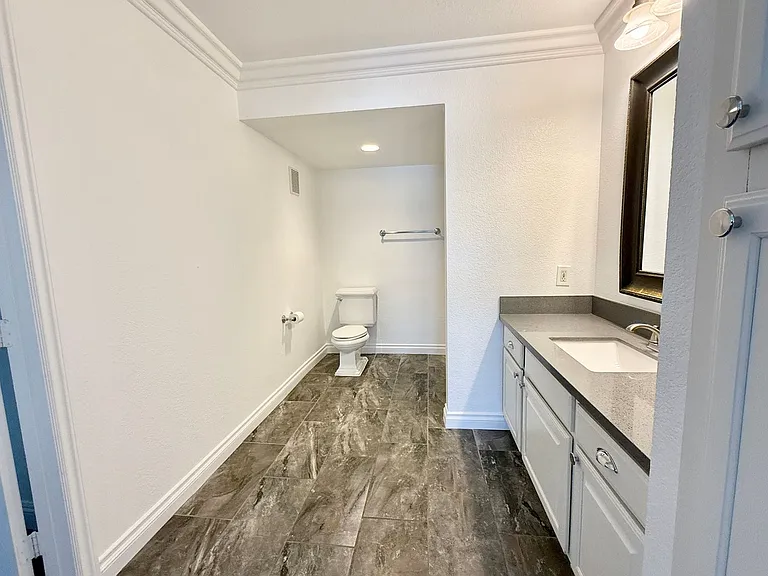 1150 N Buffalo Dr #2011 — Photo 9