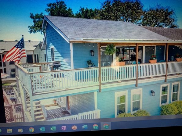 130 April Point Dr N