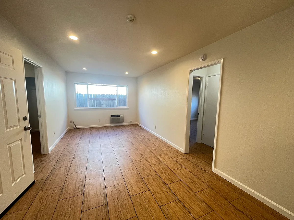 Living/Dinning Area - 1120 Yulupa Ave #2