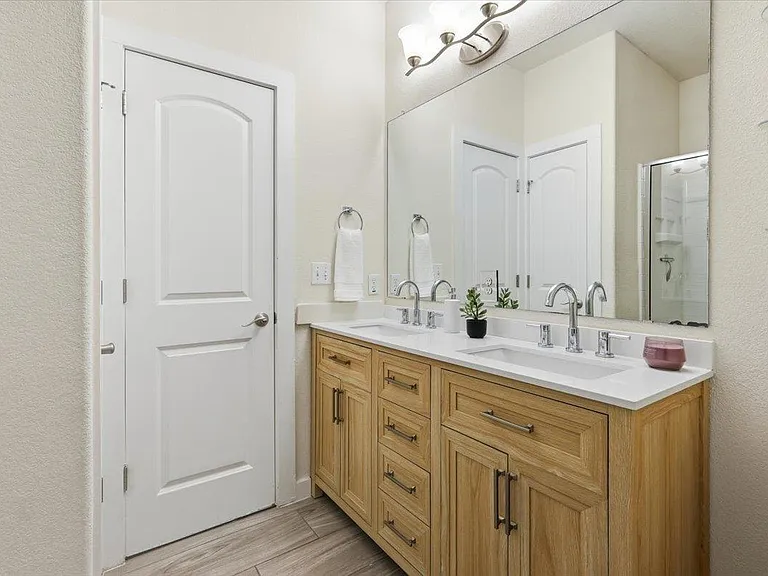 13420 Lyndhurst St #807 — Photo 17