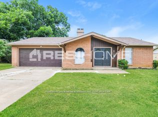 2403 Catalo Ln, Arlington, TX 76010