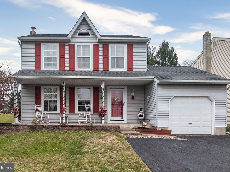 1st image of 453 Dorchester Ln