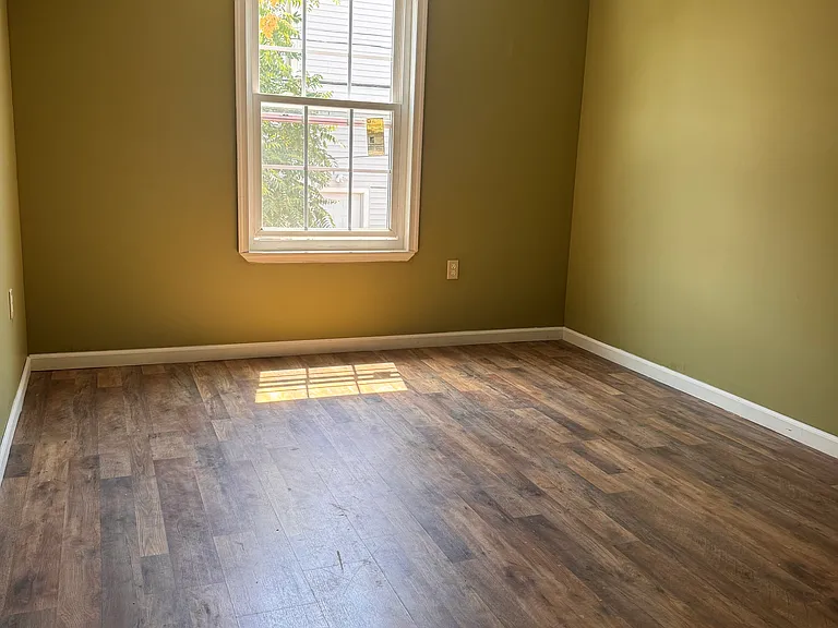 238-240 Maple St #5 — Photo 12
