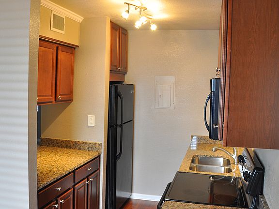 3rd image of 629 Delaney Ave APT 18