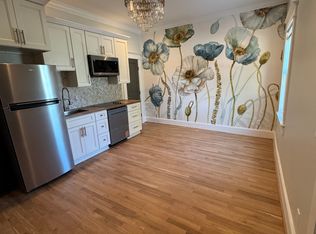 688 King St APT B, Charleston, SC 29403