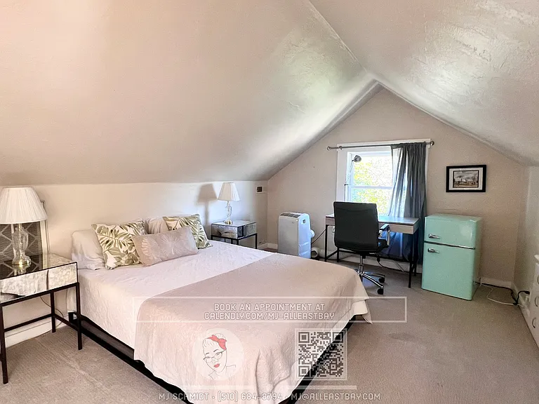 Large top floor 3 bedroom fully furnished walking distance to UC Berkeley Campus! — Photo 14