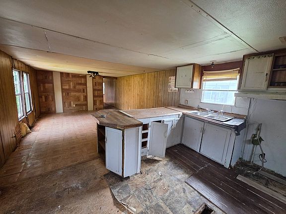 2nd image of 1918 E Lockwood St