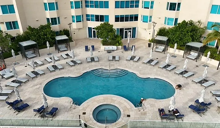 300 S Pointe Dr #2806 — Photo 23
