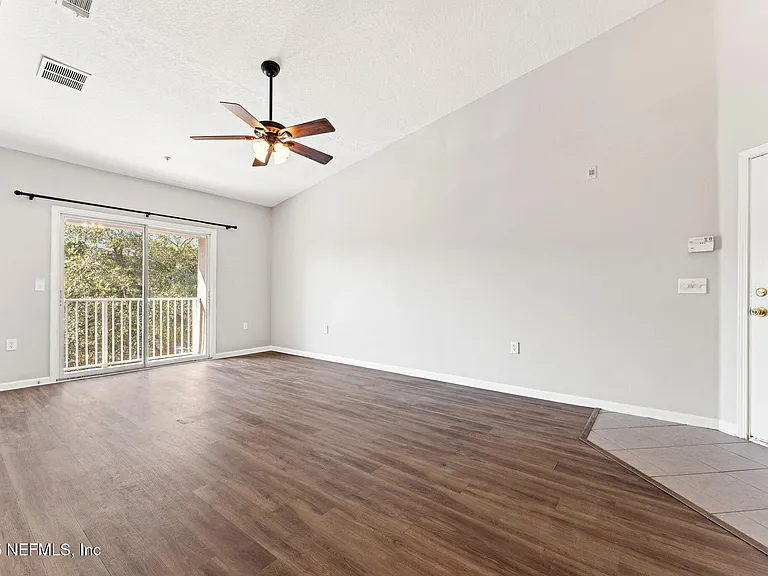 5201 Playpen Dr #811 — Photo 8