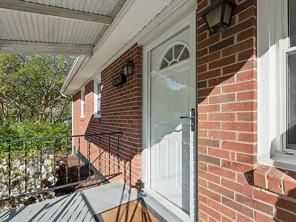 5th image of 112 Bradford St