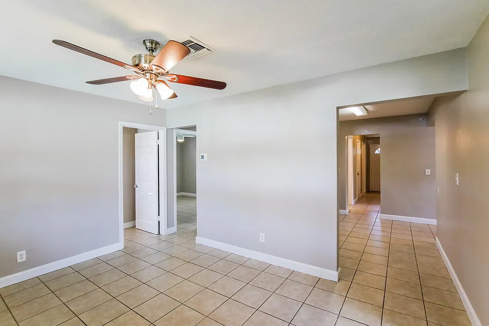 4 bed, 2.0 bath, 1177 sqft, $2,585 — Photo 4