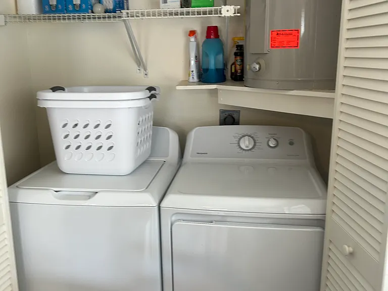Washer dryer area