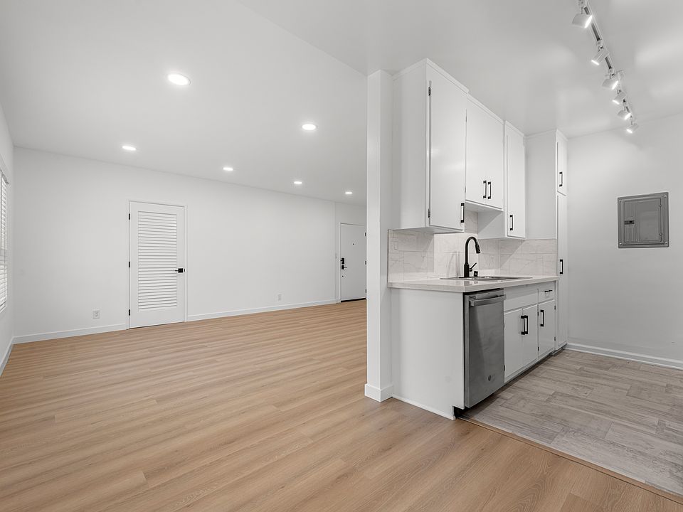 1st image of 4061 Lafayette Pl APT 4