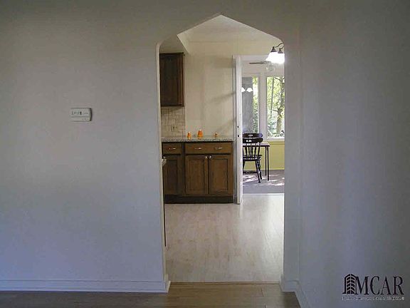4th image of 1271 Bedford Dr