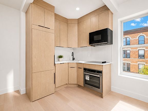 2nd image of 1503 8th Ave #4R