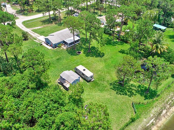 Home For Sale In Acreage