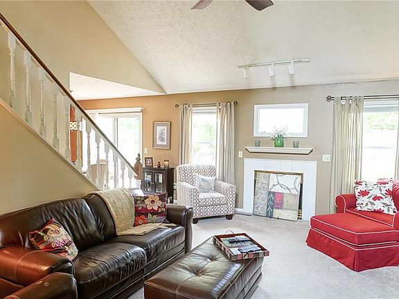 2nd image of 1404 Yankee Vineyards Dr