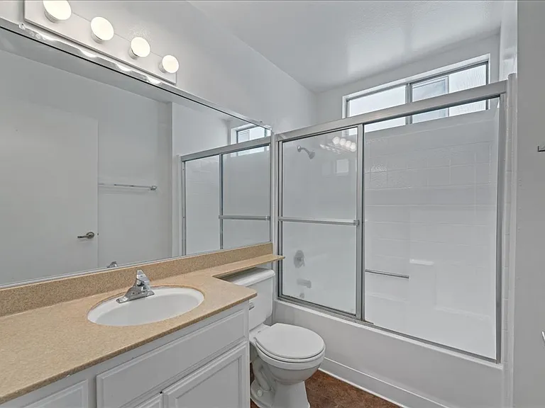 1785 Beloit Ave — Photo 31