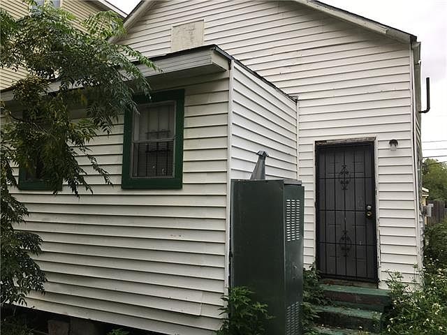 2nd image of 2412 S Derbigny St