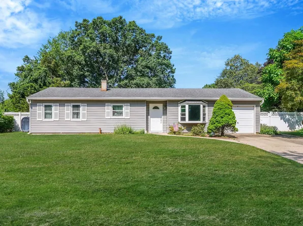 16 Marlin Road, Centereach, NY 11720